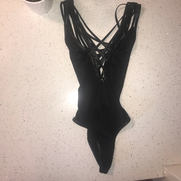 SEXY BLACK STRAPPY BODYSUIT - Picture 3 of 5